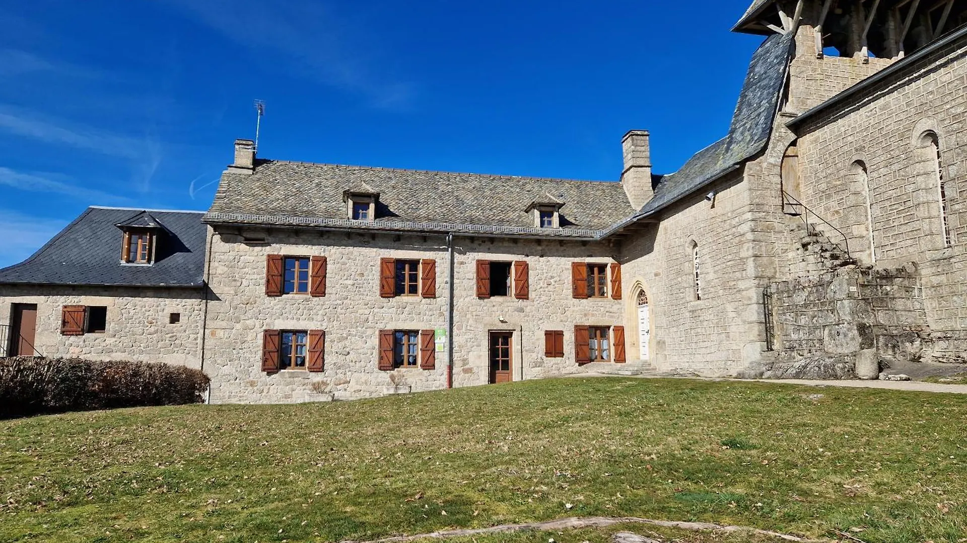 Ancien Presbytere, Gite Familial Florentin-la-Capelle 0*,  Frankrike